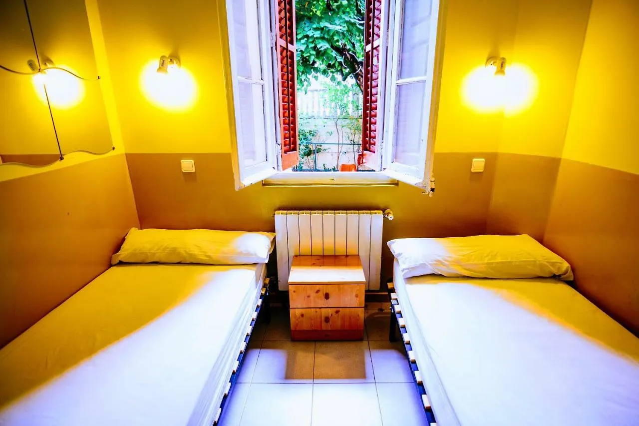 Garden House Hostel Barcelona By Feetup Hostels